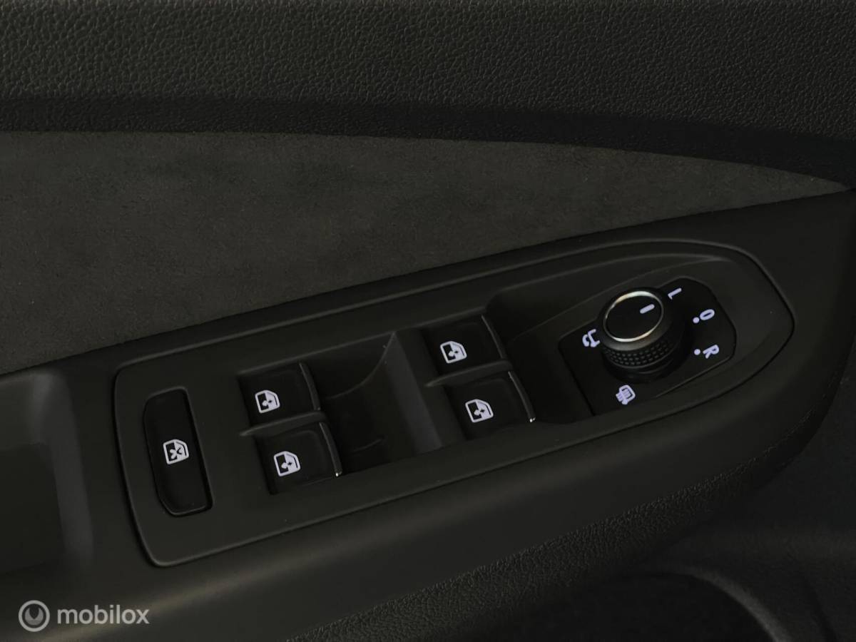 Volkswagen Golf Volkswagen Golf Style eHybrid | Pano | Head-Up | Massage | Trekhaak | Fabrieksgarantie 2030