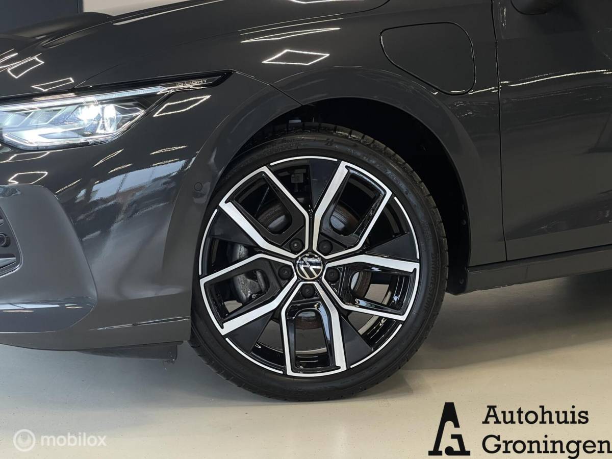 Volkswagen Golf Volkswagen Golf Style eHybrid | Pano | Head-Up | Massage | Trekhaak | Fabrieksgarantie 2030