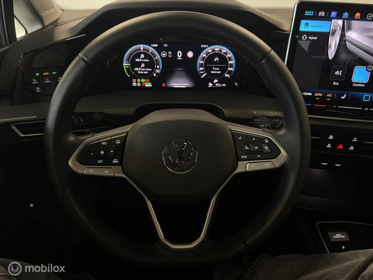 Volkswagen Golf Volkswagen Golf Style eHybrid | Pano | Head-Up | Massage | Trekhaak | Fabrieksgarantie 2030