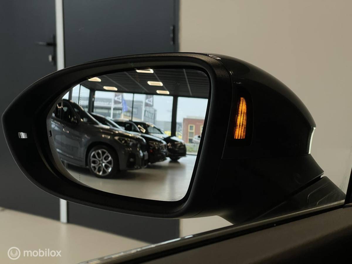Volkswagen Golf Volkswagen Golf Style eHybrid | Pano | Head-Up | Massage | Trekhaak | Fabrieksgarantie 2030