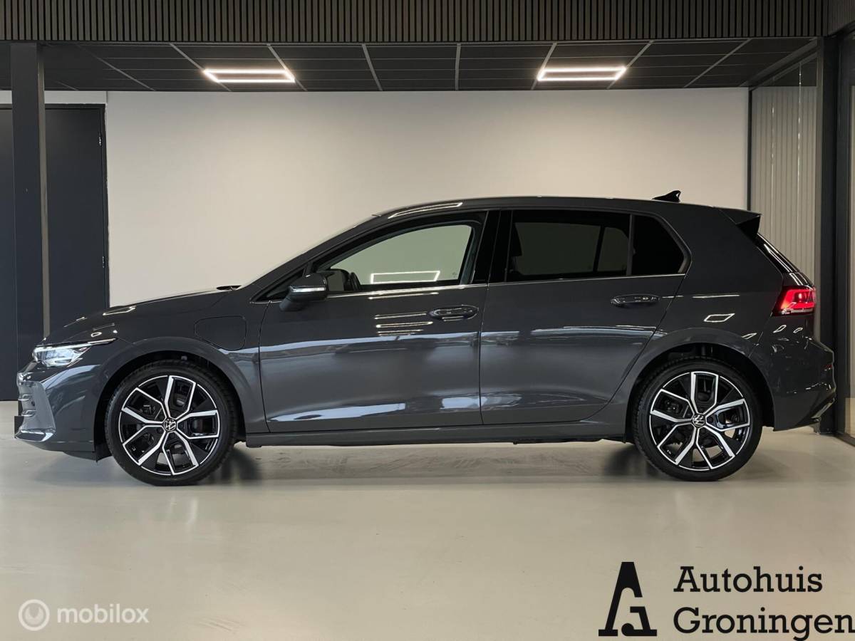 Volkswagen Golf Volkswagen Golf Style eHybrid | Pano | Head-Up | Massage | Trekhaak | Fabrieksgarantie 2030