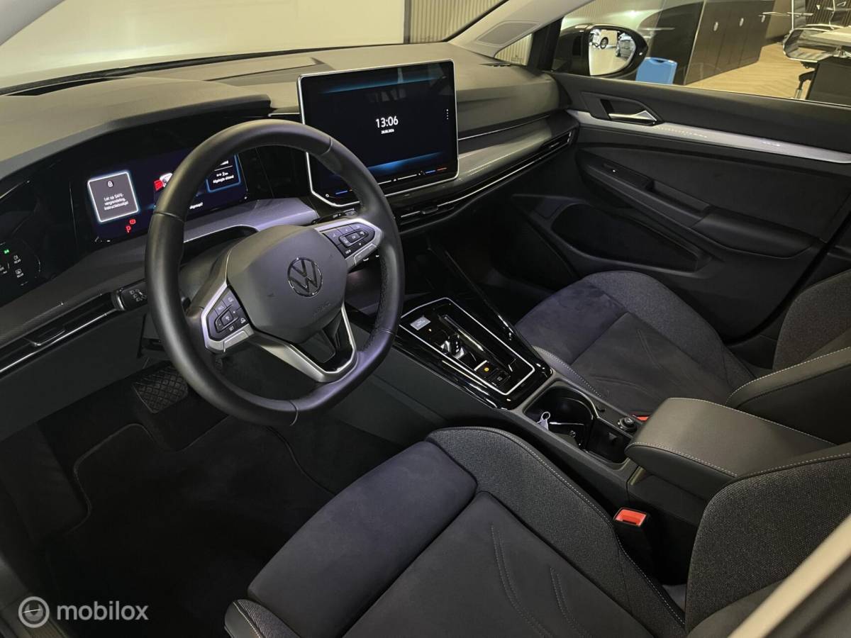 Volkswagen Golf Volkswagen Golf Style eHybrid | Pano | Head-Up | Massage | Trekhaak | Fabrieksgarantie 2030
