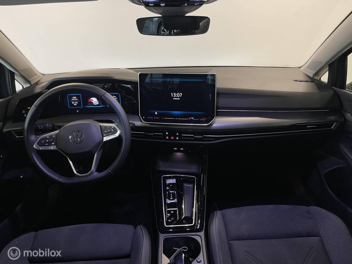 Volkswagen Golf Volkswagen Golf Style eHybrid | Pano | Head-Up | Massage | Trekhaak | Fabrieksgarantie 2030