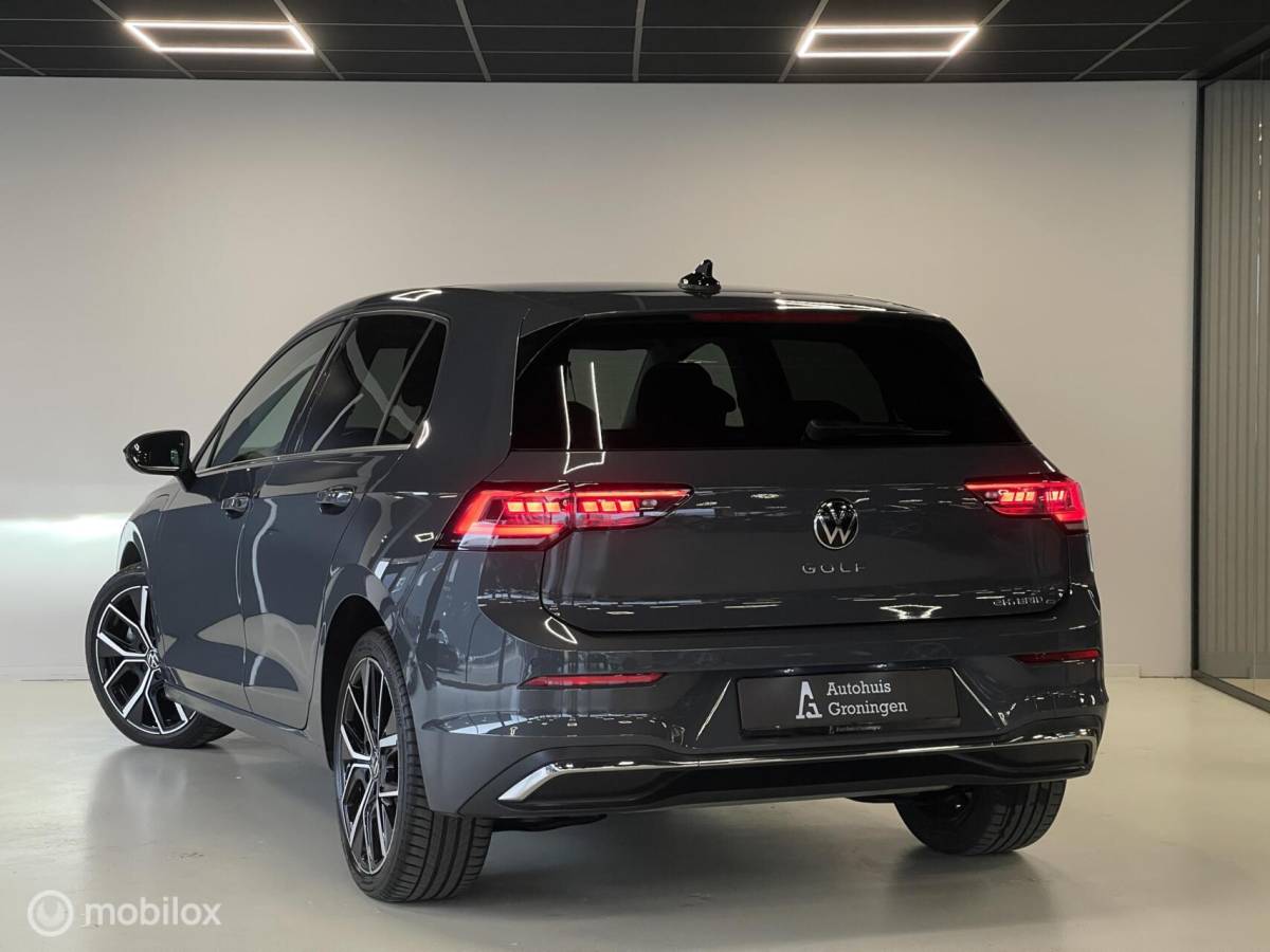 Volkswagen Golf Volkswagen Golf Style eHybrid | Pano | Head-Up | Massage | Trekhaak | Fabrieksgarantie 2030