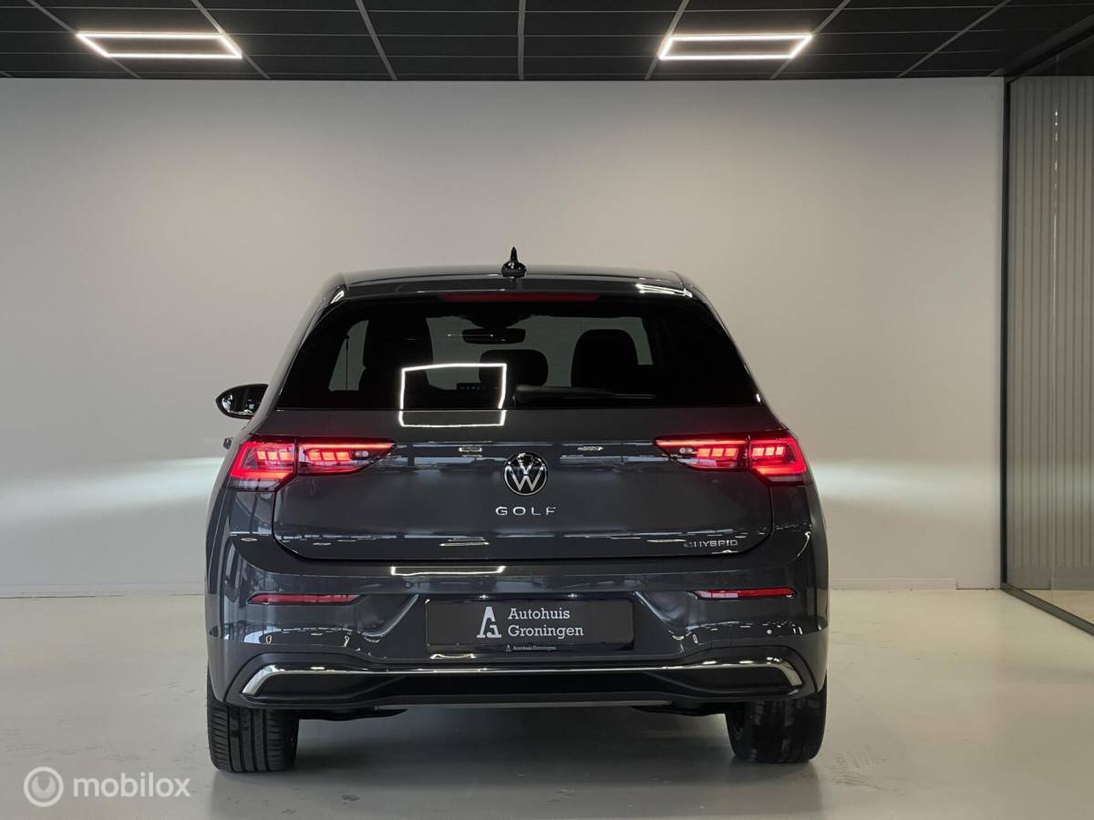 Volkswagen Golf Volkswagen Golf Style eHybrid | Pano | Head-Up | Massage | Trekhaak | Fabrieksgarantie 2030