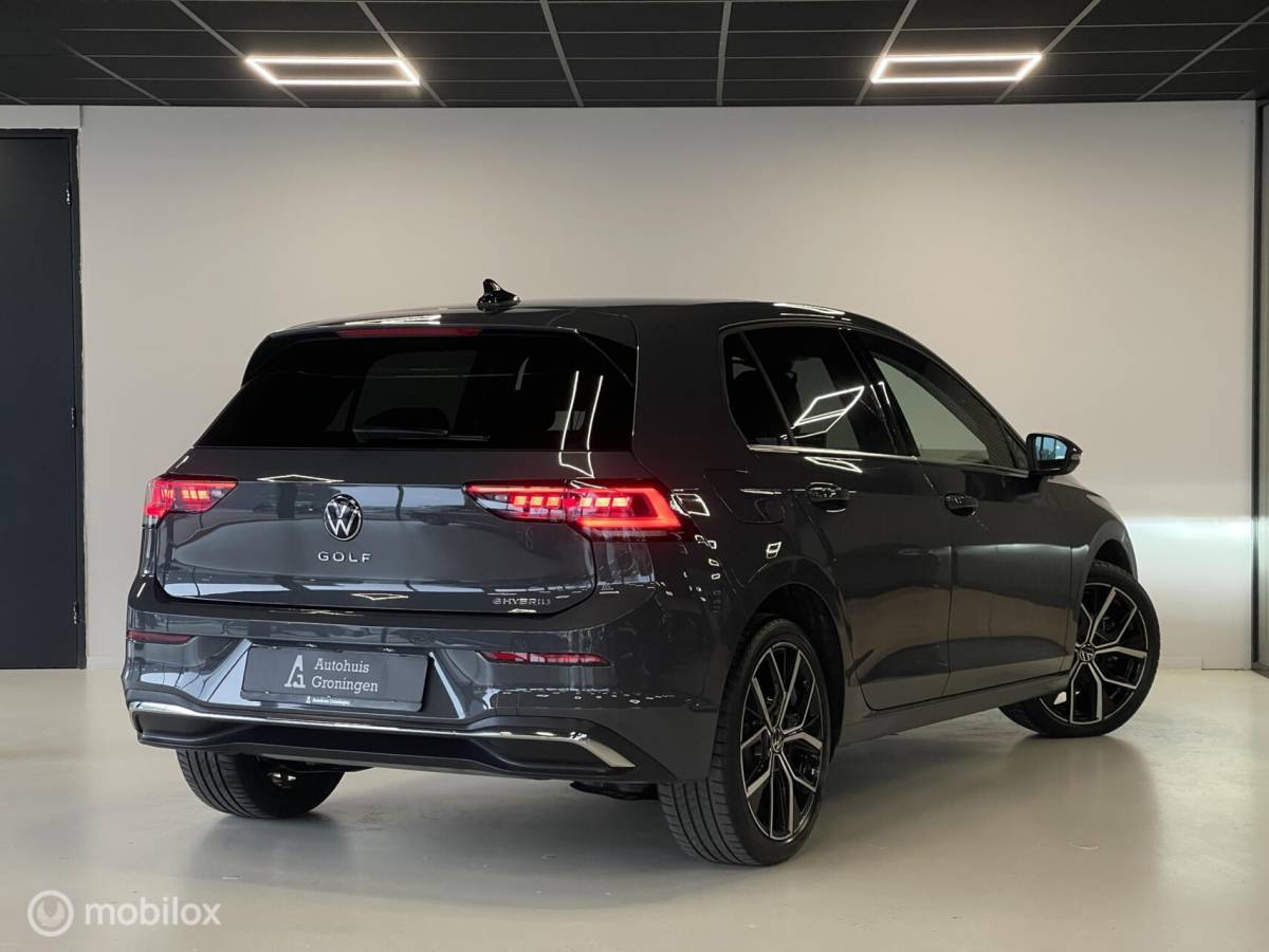 Volkswagen Golf Volkswagen Golf Style eHybrid | Pano | Head-Up | Massage | Trekhaak | Fabrieksgarantie 2030