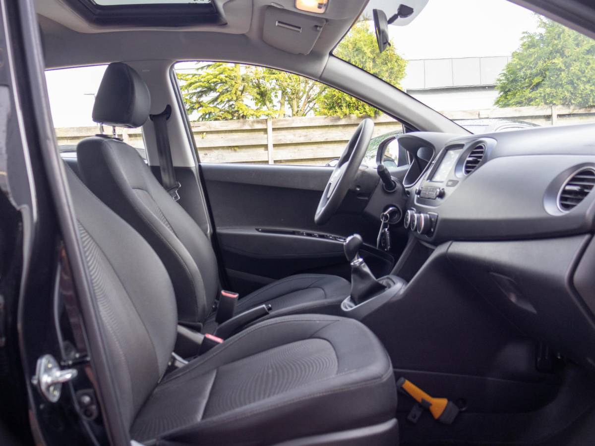 Hyundai i10 Hyundai i10 1.0i Comfort Pano Airco Apple CarPlay