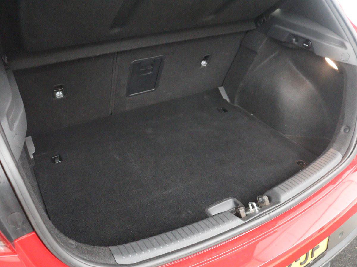Hyundai i30 Hyundai i30 1.5 T-GDi MHEV N Line | Leder/alcantara | Memory | Adaptive cruise | Dodehoek detectie | Stoelverwarming | Navigatie | Carplay | Climate control | Camera | Park assist
