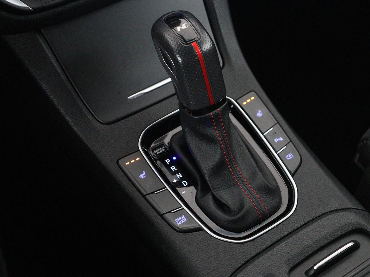 Hyundai i30 Hyundai i30 1.5 T-GDi MHEV N Line | Leder/alcantara | Memory | Adaptive cruise | Dodehoek detectie | Stoelverwarming | Navigatie | Carplay | Climate control | Camera | Park assist