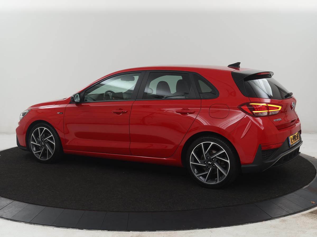 Hyundai i30 Hyundai i30 1.5 T-GDi MHEV N Line | Leder/alcantara | Memory | Adaptive cruise | Dodehoek detectie | Stoelverwarming | Navigatie | Carplay | Climate control | Camera | Park assist