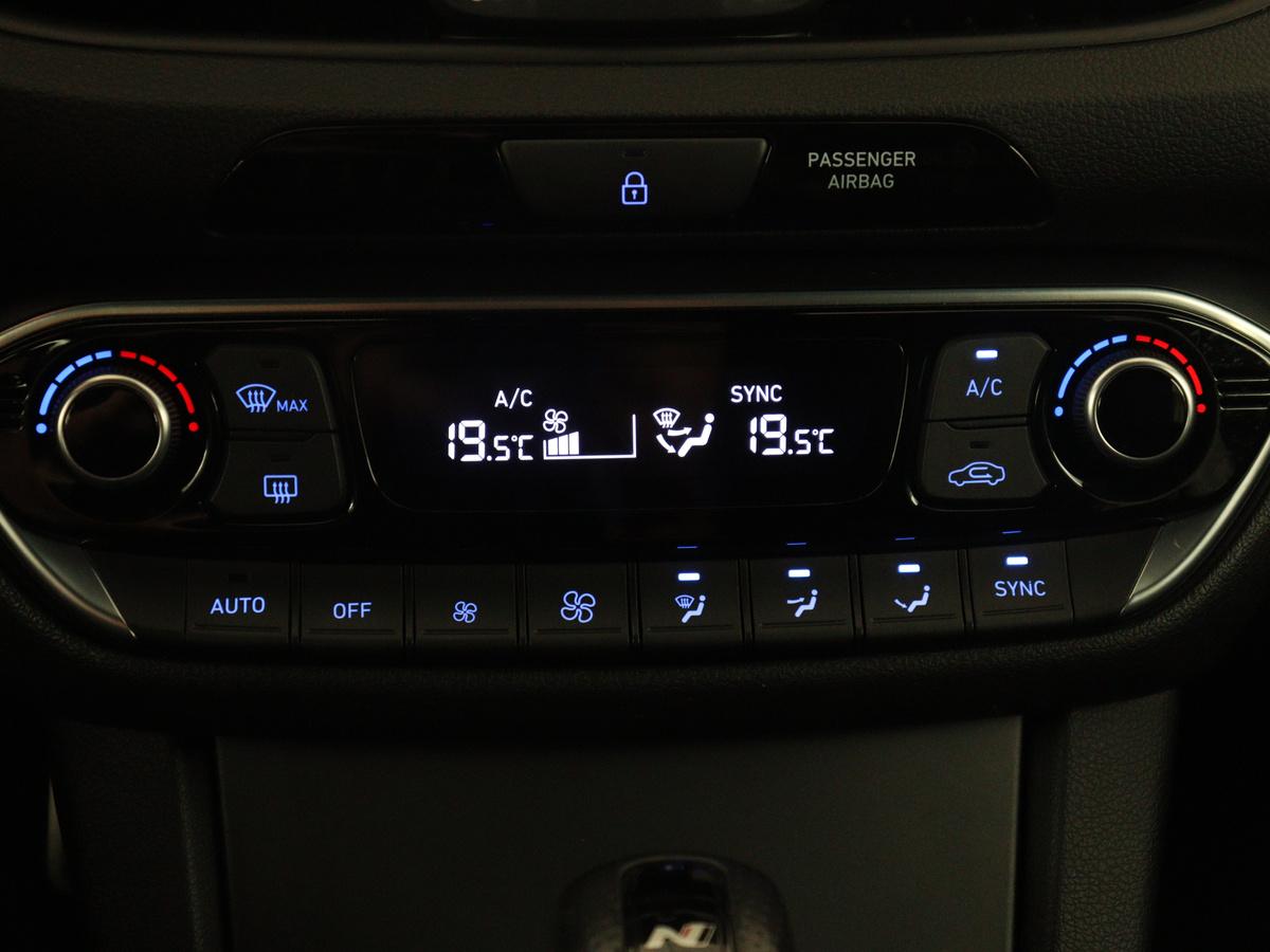 Hyundai i30 Hyundai i30 1.5 T-GDi MHEV N Line | Leder/alcantara | Memory | Adaptive cruise | Dodehoek detectie | Stoelverwarming | Navigatie | Carplay | Climate control | Camera | Park assist