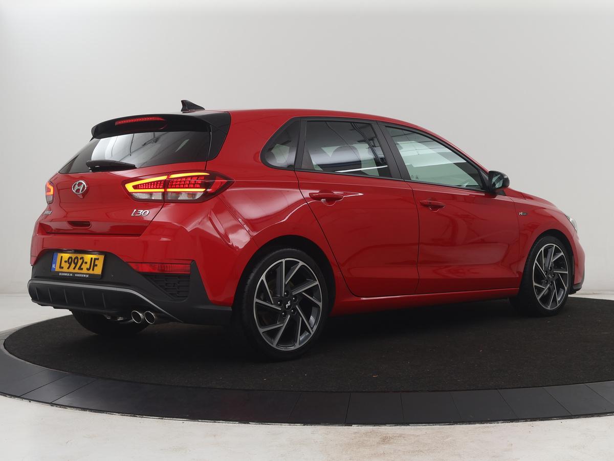 Hyundai i30 Hyundai i30 1.5 T-GDi MHEV N Line | Leder/alcantara | Memory | Adaptive cruise | Dodehoek detectie | Stoelverwarming | Navigatie | Carplay | Climate control | Camera | Park assist