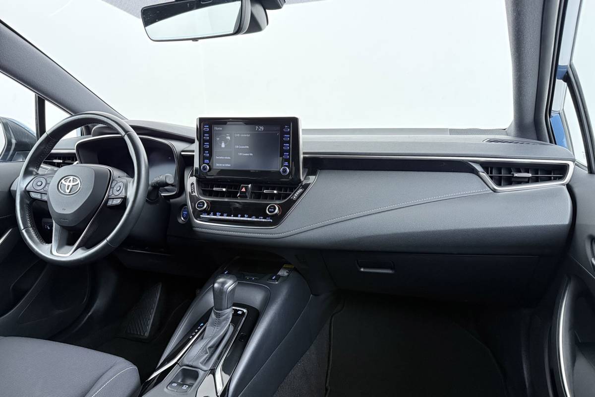 Toyota Corolla Touring Sports Toyota Corolla Touring Sports 1.8 Hybrid Business Plus | Org NL | Trekhaak | Camera | CarPlay | Stoelverwarming |