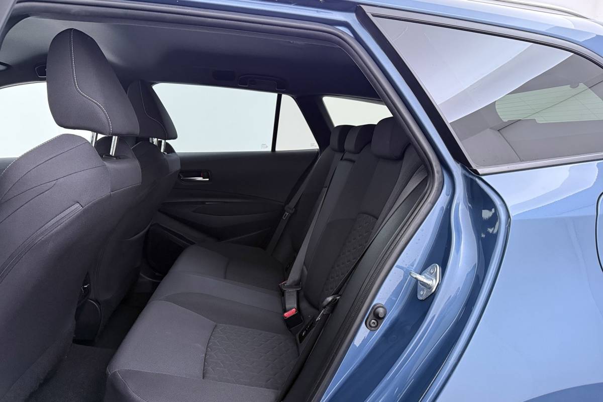 Toyota Corolla Touring Sports Toyota Corolla Touring Sports 1.8 Hybrid Business Plus | Org NL | Trekhaak | Camera | CarPlay | Stoelverwarming |