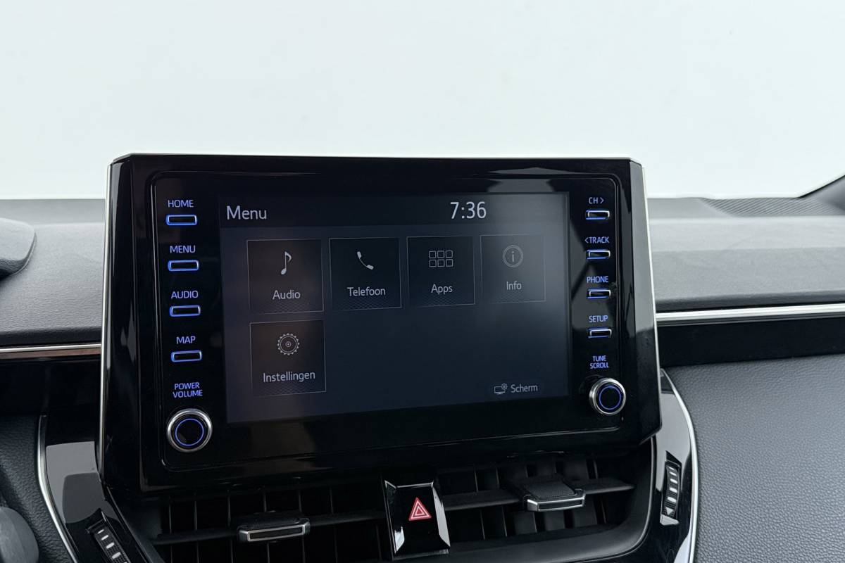 Toyota Corolla Touring Sports Toyota Corolla Touring Sports 1.8 Hybrid Business Plus | Org NL | Trekhaak | Camera | CarPlay | Stoelverwarming |
