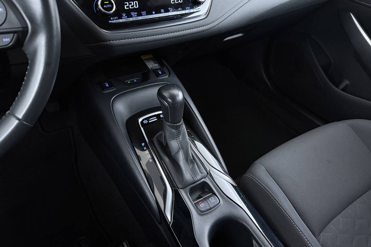 Toyota Corolla Touring Sports Toyota Corolla Touring Sports 1.8 Hybrid Business Plus | Org NL | Trekhaak | Camera | CarPlay | Stoelverwarming |