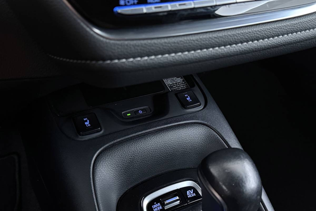 Toyota Corolla Touring Sports Toyota Corolla Touring Sports 1.8 Hybrid Business Plus | Org NL | Trekhaak | Camera | CarPlay | Stoelverwarming |
