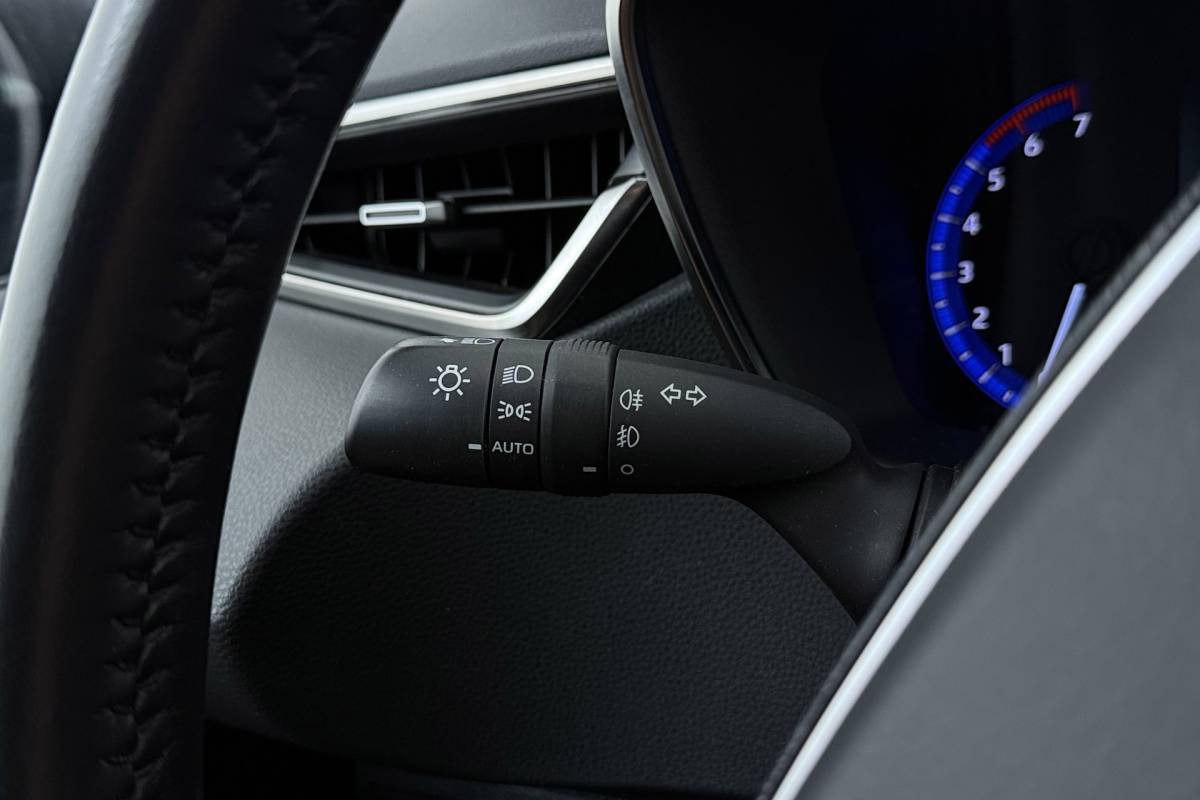 Toyota Corolla Touring Sports Toyota Corolla Touring Sports 1.8 Hybrid Business Plus | Org NL | Trekhaak | Camera | CarPlay | Stoelverwarming |