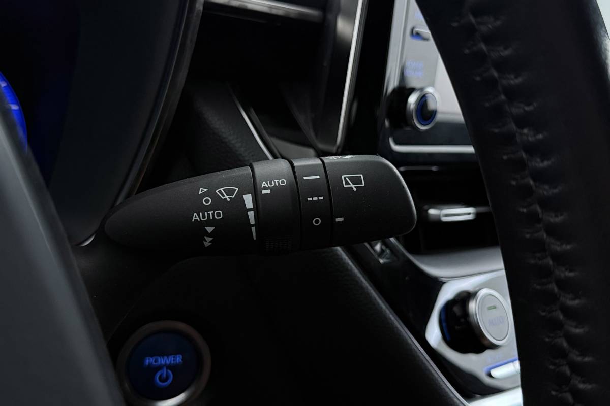 Toyota Corolla Touring Sports Toyota Corolla Touring Sports 1.8 Hybrid Business Plus | Org NL | Trekhaak | Camera | CarPlay | Stoelverwarming |