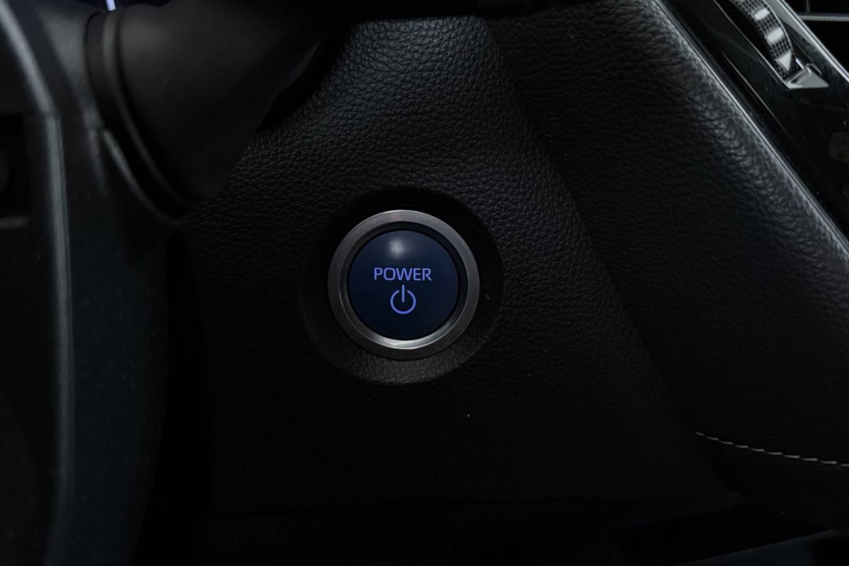 Toyota Corolla Touring Sports Toyota Corolla Touring Sports 1.8 Hybrid Business Plus | Org NL | Trekhaak | Camera | CarPlay | Stoelverwarming |
