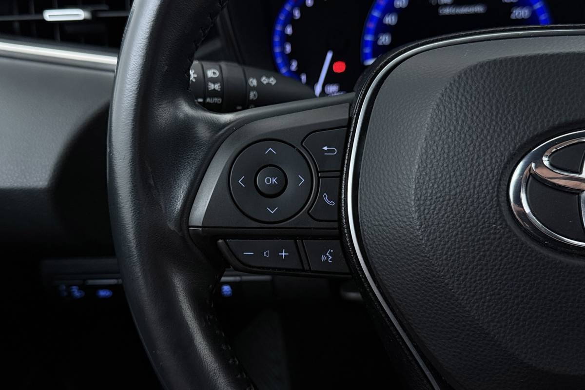 Toyota Corolla Touring Sports Toyota Corolla Touring Sports 1.8 Hybrid Business Plus | Org NL | Trekhaak | Camera | CarPlay | Stoelverwarming |