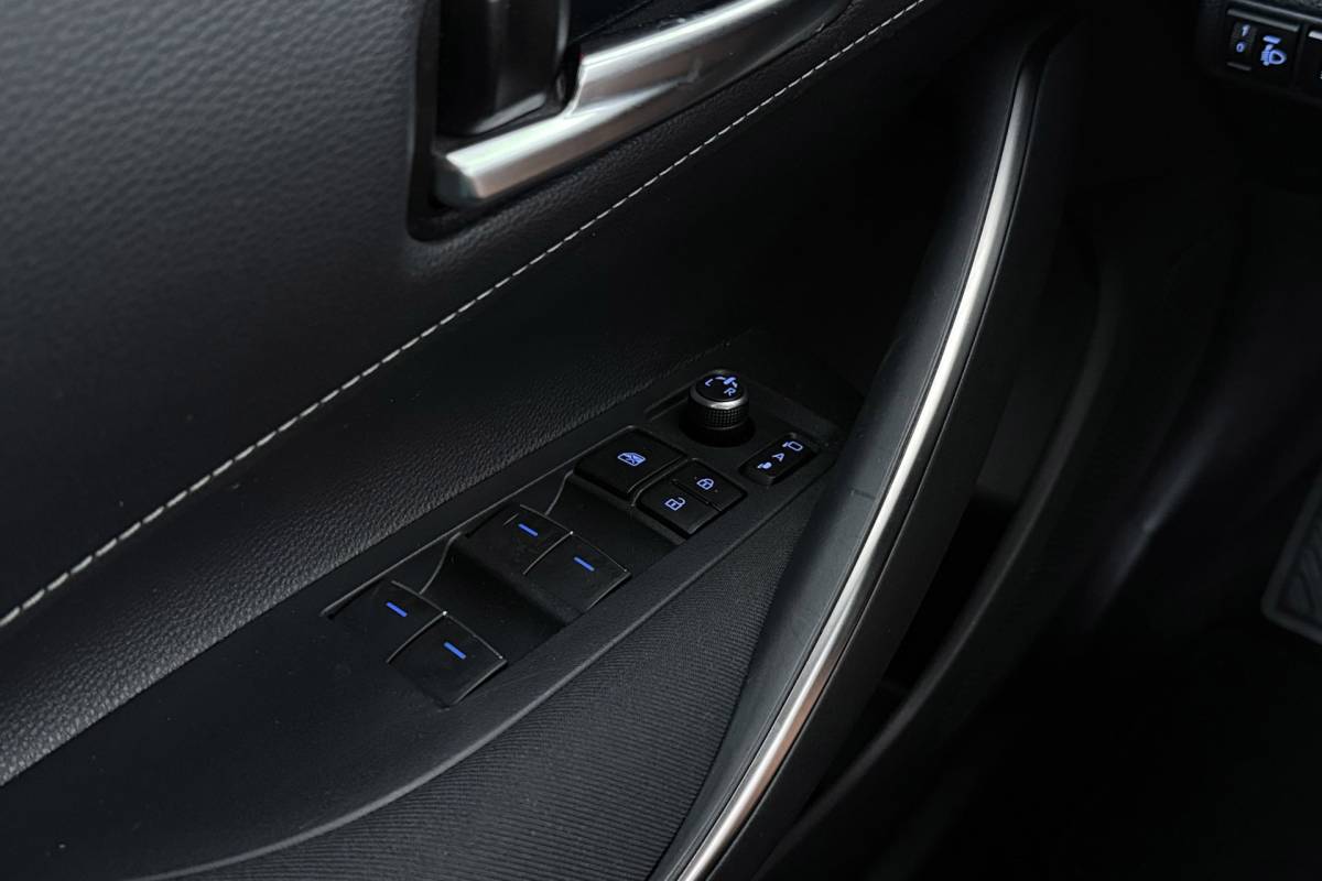 Toyota Corolla Touring Sports Toyota Corolla Touring Sports 1.8 Hybrid Business Plus | Org NL | Trekhaak | Camera | CarPlay | Stoelverwarming |