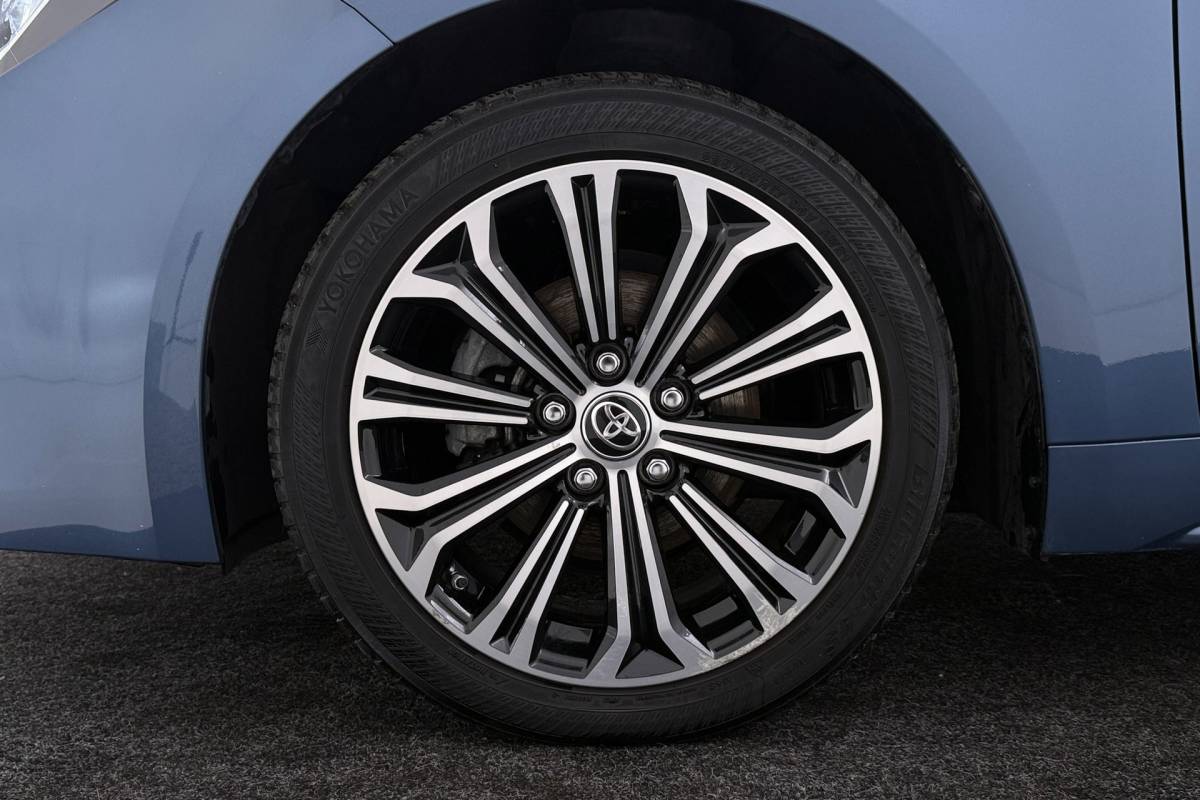 Toyota Corolla Touring Sports Toyota Corolla Touring Sports 1.8 Hybrid Business Plus | Org NL | Trekhaak | Camera | CarPlay | Stoelverwarming |