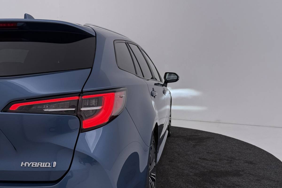Toyota Corolla Touring Sports Toyota Corolla Touring Sports 1.8 Hybrid Business Plus | Org NL | Trekhaak | Camera | CarPlay | Stoelverwarming |