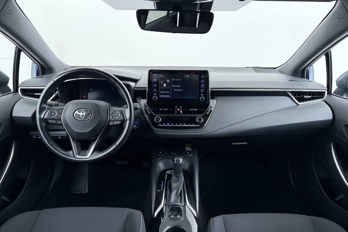 Toyota Corolla Touring Sports Toyota Corolla Touring Sports 1.8 Hybrid Business Plus | Org NL | Trekhaak | Camera | CarPlay | Stoelverwarming |