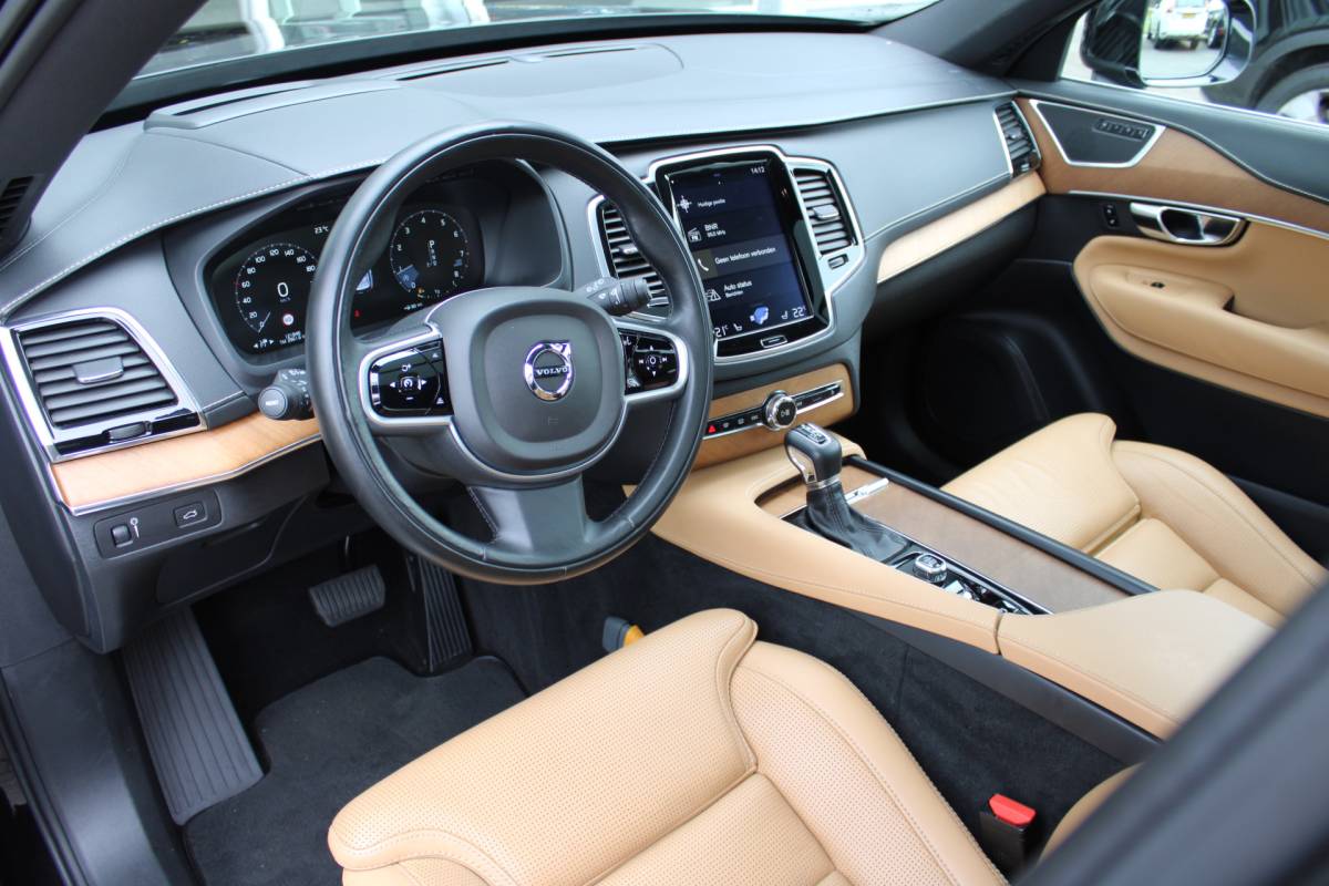 Volvo XC90 Volvo XC90 T5 AWD Inscription 7P. | Trekhaak | Head up | Schuif/kantel dak | Camera achter | Memory seats | Stoel & stuurverwarming | Stoelverkoeling |