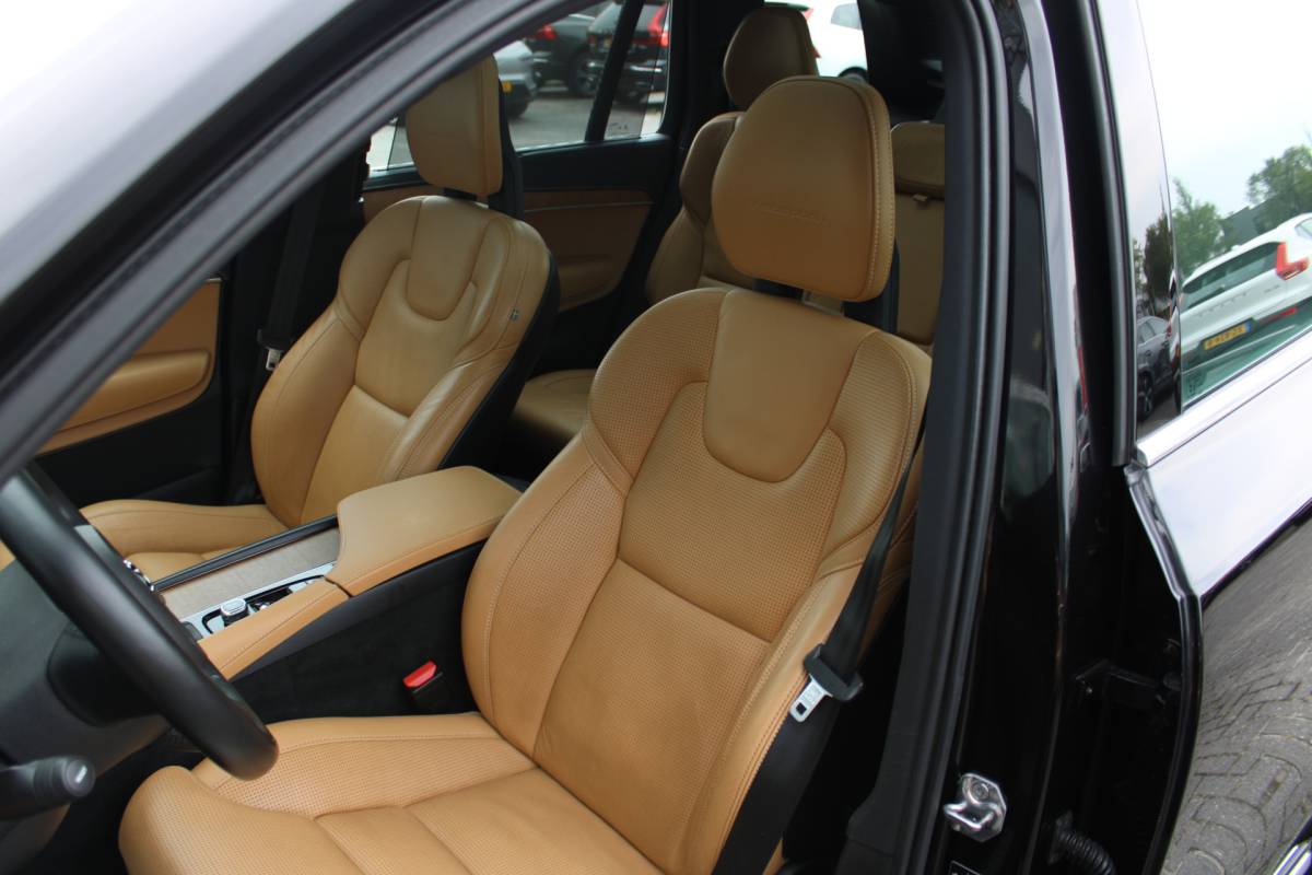Volvo XC90 Volvo XC90 T5 AWD Inscription 7P. | Trekhaak | Head up | Schuif/kantel dak | Camera achter | Memory seats | Stoel & stuurverwarming | Stoelverkoeling |