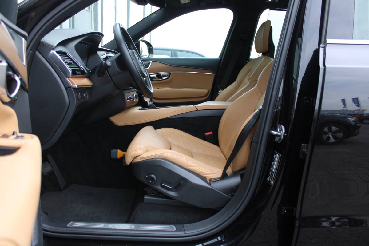 Volvo XC90 Volvo XC90 T5 AWD Inscription 7P. | Trekhaak | Head up | Schuif/kantel dak | Camera achter | Memory seats | Stoel & stuurverwarming | Stoelverkoeling |