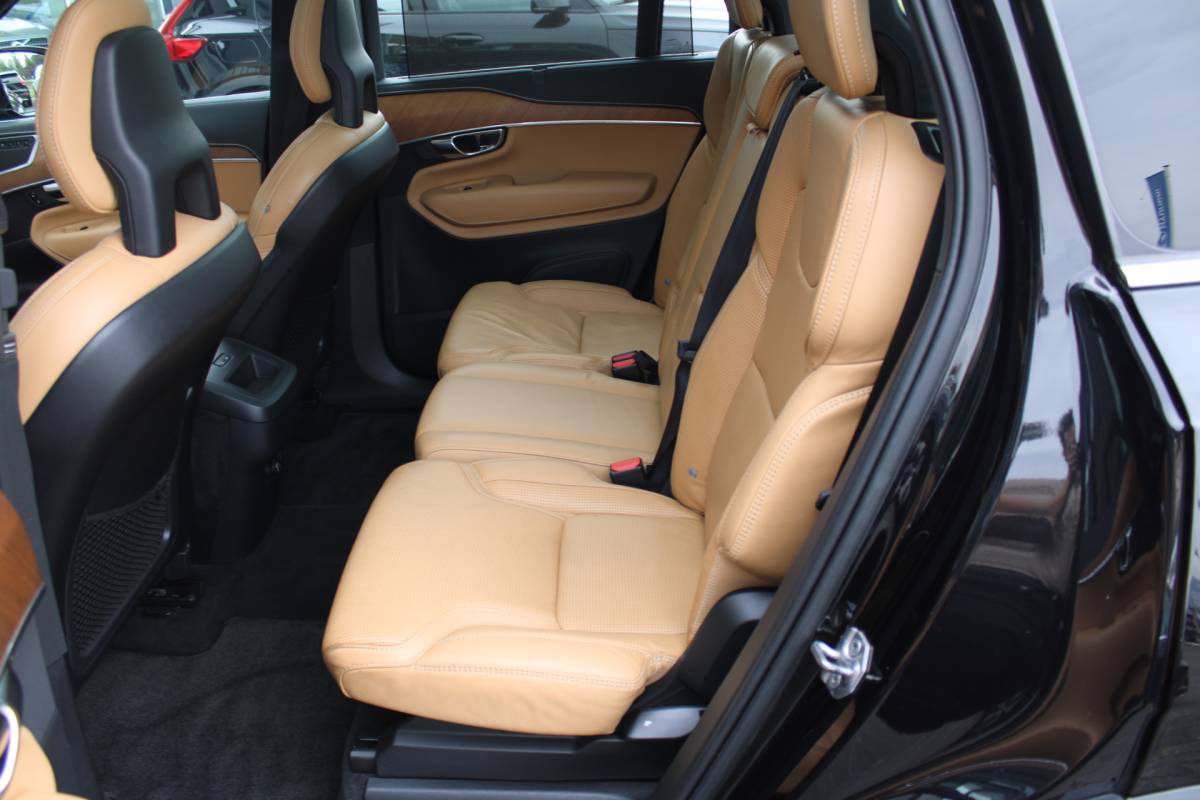 Volvo XC90 Volvo XC90 T5 AWD Inscription 7P. | Trekhaak | Head up | Schuif/kantel dak | Camera achter | Memory seats | Stoel & stuurverwarming | Stoelverkoeling |