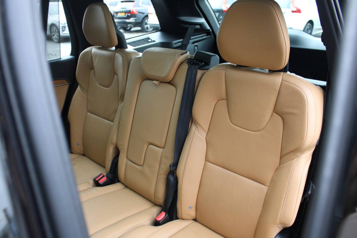 Volvo XC90 Volvo XC90 T5 AWD Inscription 7P. | Trekhaak | Head up | Schuif/kantel dak | Camera achter | Memory seats | Stoel & stuurverwarming | Stoelverkoeling |