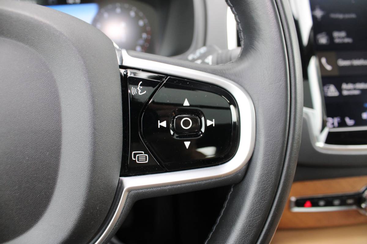 Volvo XC90 Volvo XC90 T5 AWD Inscription 7P. | Trekhaak | Head up | Schuif/kantel dak | Camera achter | Memory seats | Stoel & stuurverwarming | Stoelverkoeling |