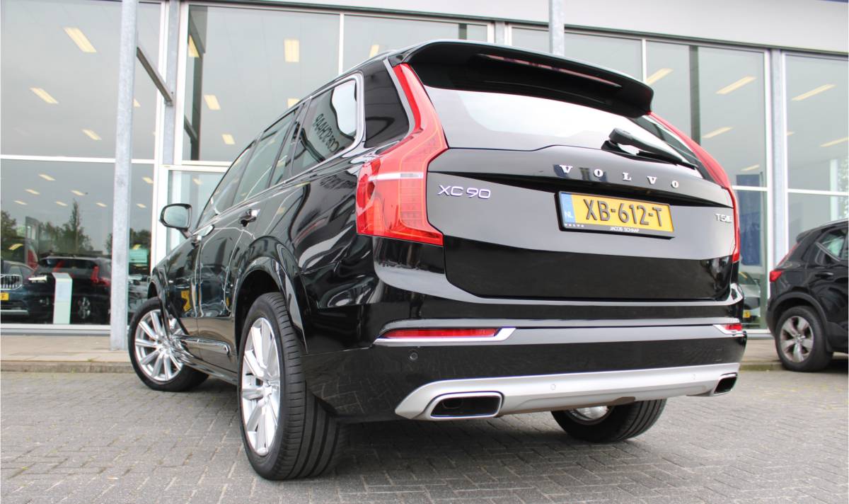 Volvo XC90 Volvo XC90 T5 AWD Inscription 7P. | Trekhaak | Head up | Schuif/kantel dak | Camera achter | Memory seats | Stoel & stuurverwarming | Stoelverkoeling |