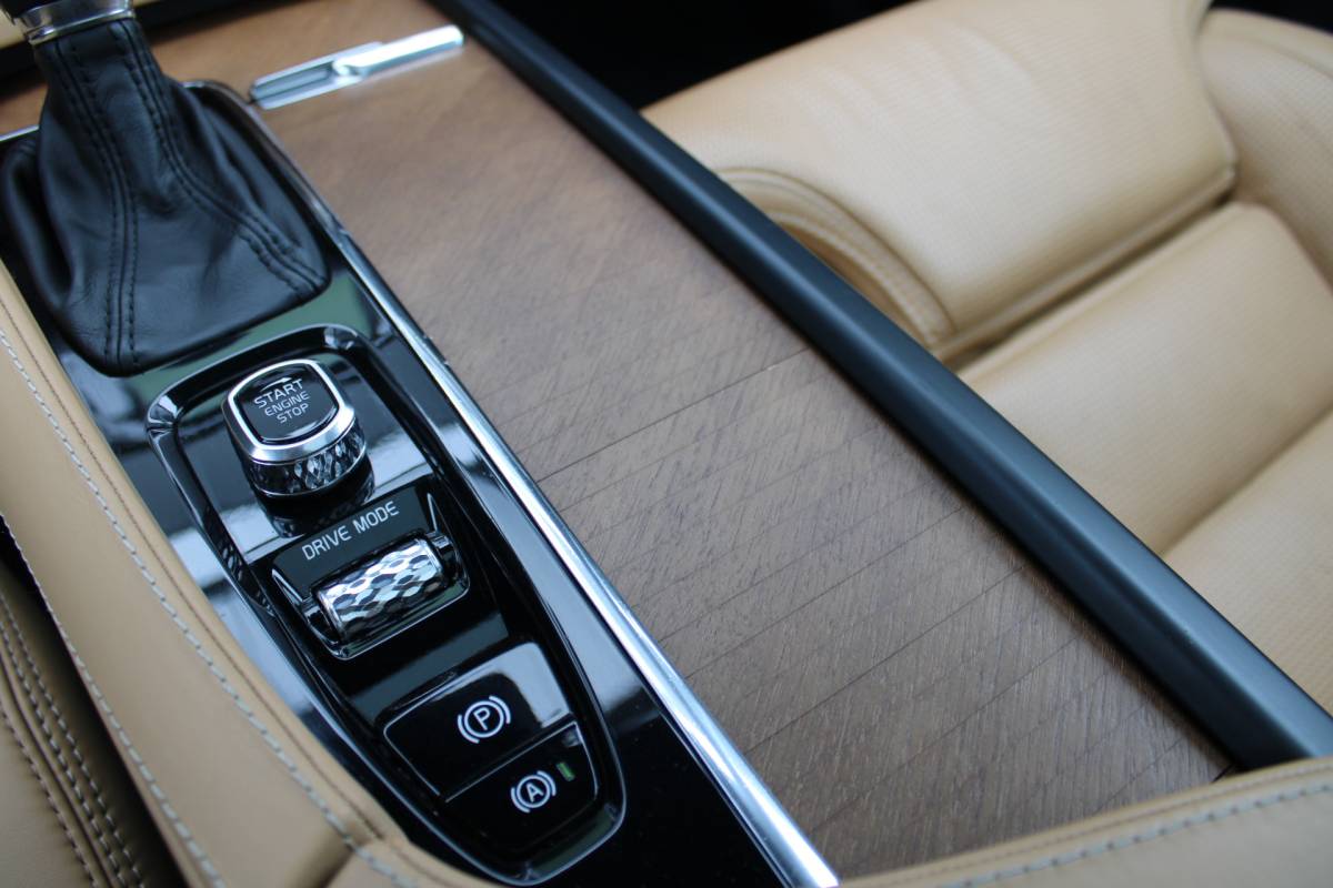 Volvo XC90 Volvo XC90 T5 AWD Inscription 7P. | Trekhaak | Head up | Schuif/kantel dak | Camera achter | Memory seats | Stoel & stuurverwarming | Stoelverkoeling |