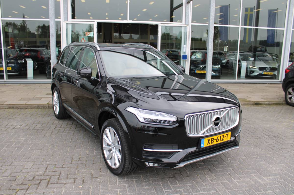 Volvo XC90 Volvo XC90 T5 AWD Inscription 7P. | Trekhaak | Head up | Schuif/kantel dak | Camera achter | Memory seats | Stoel & stuurverwarming | Stoelverkoeling |
