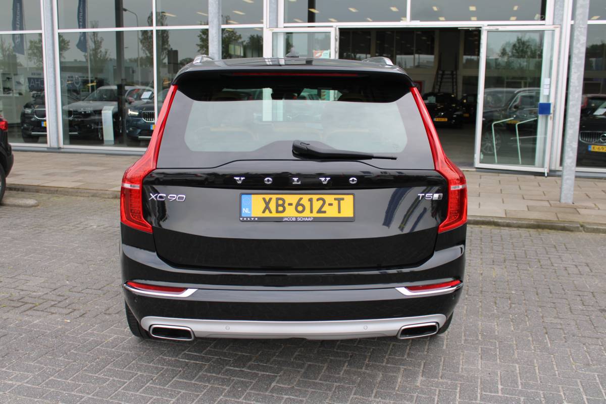 Volvo XC90 Volvo XC90 T5 AWD Inscription 7P. | Trekhaak | Head up | Schuif/kantel dak | Camera achter | Memory seats | Stoel & stuurverwarming | Stoelverkoeling |