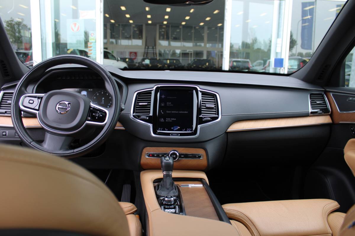 Volvo XC90 Volvo XC90 T5 AWD Inscription 7P. | Trekhaak | Head up | Schuif/kantel dak | Camera achter | Memory seats | Stoel & stuurverwarming | Stoelverkoeling |