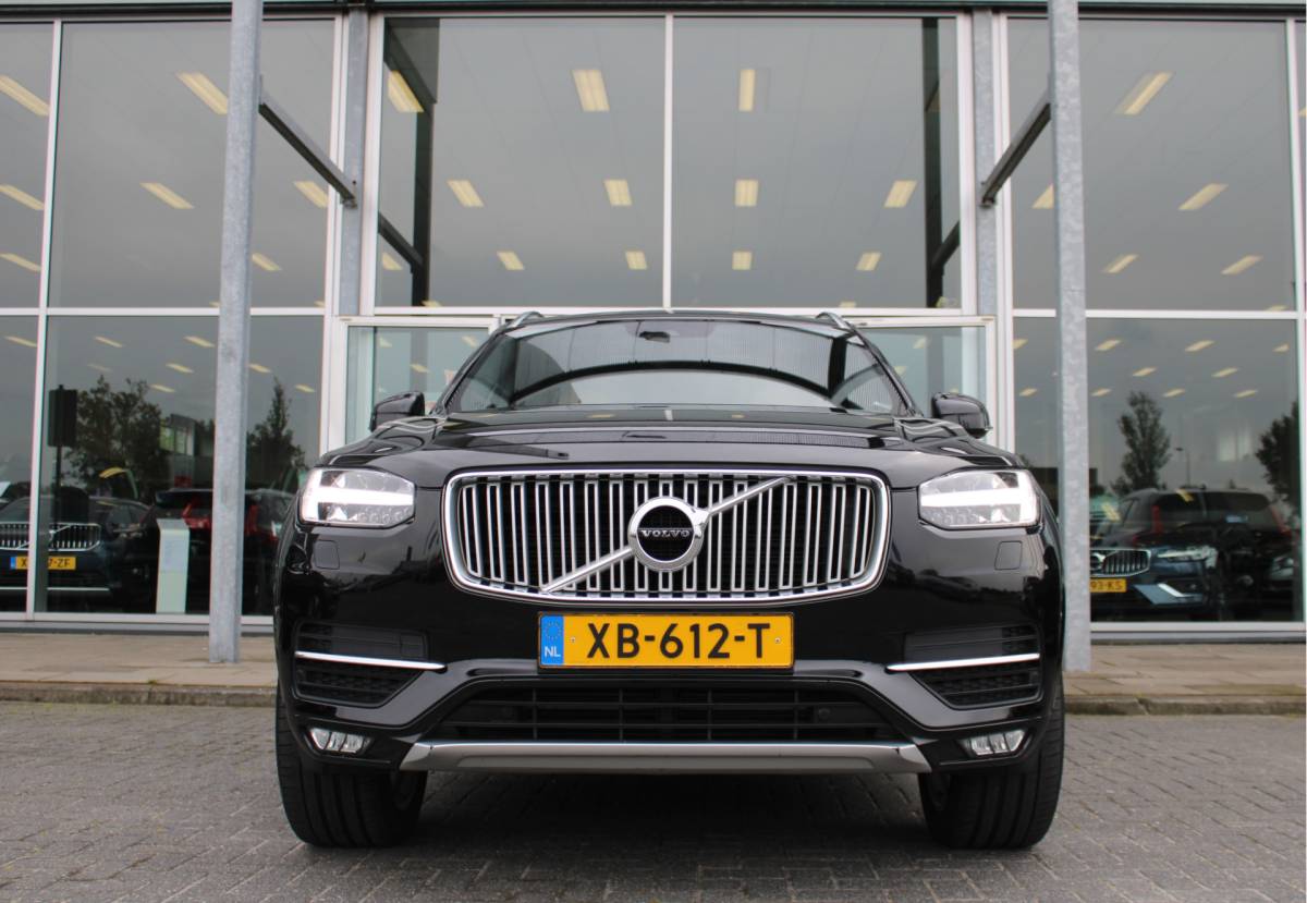 Volvo XC90 Volvo XC90 T5 AWD Inscription 7P. | Trekhaak | Head up | Schuif/kantel dak | Camera achter | Memory seats | Stoel & stuurverwarming | Stoelverkoeling |