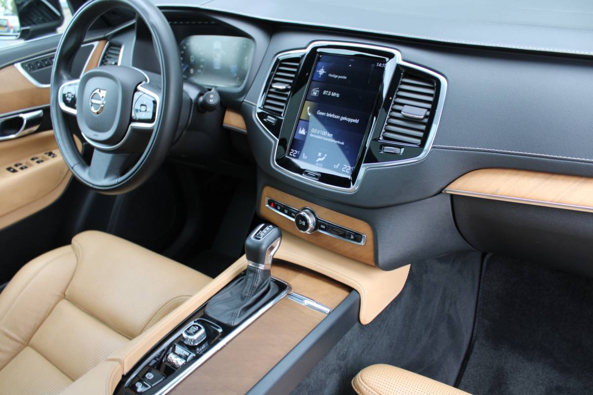Volvo XC90 Volvo XC90 T5 AWD Inscription 7P. | Trekhaak | Head up | Schuif/kantel dak | Camera achter | Memory seats | Stoel & stuurverwarming | Stoelverkoeling |