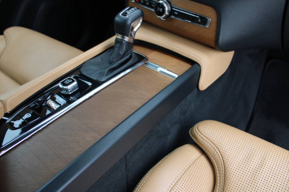 Volvo XC90 Volvo XC90 T5 AWD Inscription 7P. | Trekhaak | Head up | Schuif/kantel dak | Camera achter | Memory seats | Stoel & stuurverwarming | Stoelverkoeling |