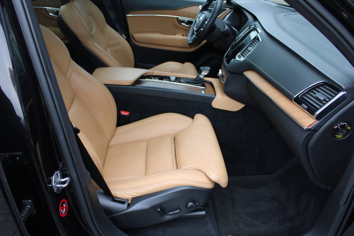 Volvo XC90 Volvo XC90 T5 AWD Inscription 7P. | Trekhaak | Head up | Schuif/kantel dak | Camera achter | Memory seats | Stoel & stuurverwarming | Stoelverkoeling |