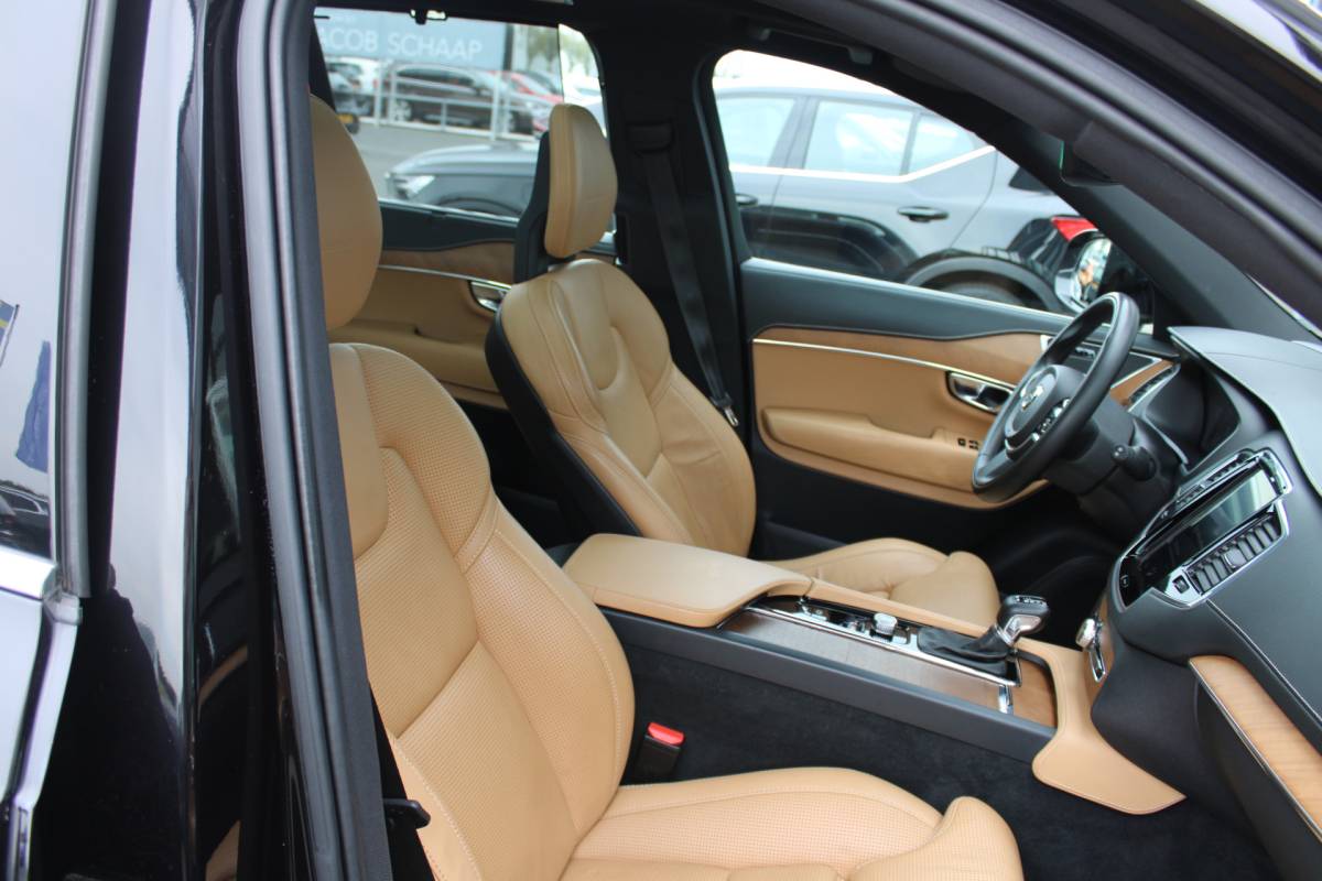 Volvo XC90 Volvo XC90 T5 AWD Inscription 7P. | Trekhaak | Head up | Schuif/kantel dak | Camera achter | Memory seats | Stoel & stuurverwarming | Stoelverkoeling |