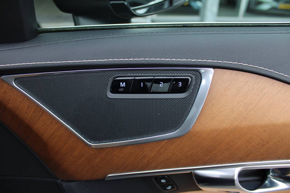 Volvo XC90 Volvo XC90 T5 AWD Inscription 7P. | Trekhaak | Head up | Schuif/kantel dak | Camera achter | Memory seats | Stoel & stuurverwarming | Stoelverkoeling |