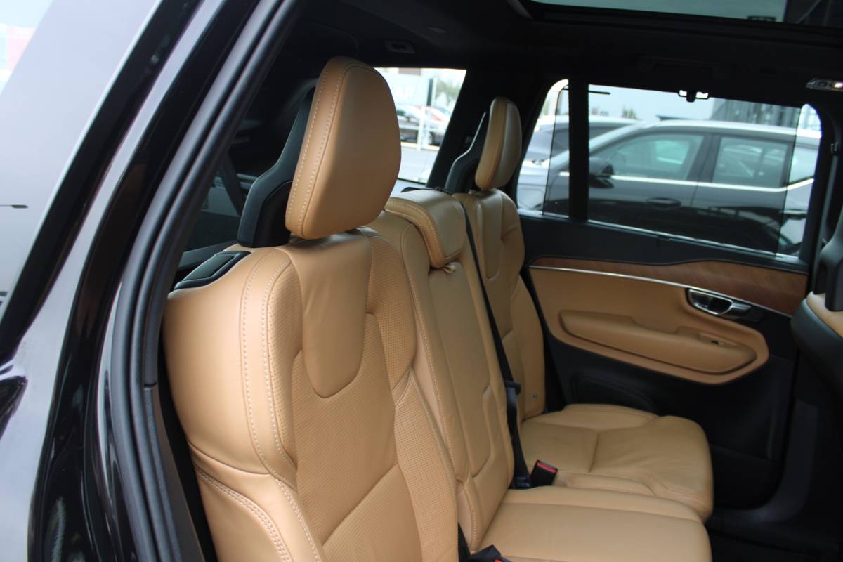 Volvo XC90 Volvo XC90 T5 AWD Inscription 7P. | Trekhaak | Head up | Schuif/kantel dak | Camera achter | Memory seats | Stoel & stuurverwarming | Stoelverkoeling |