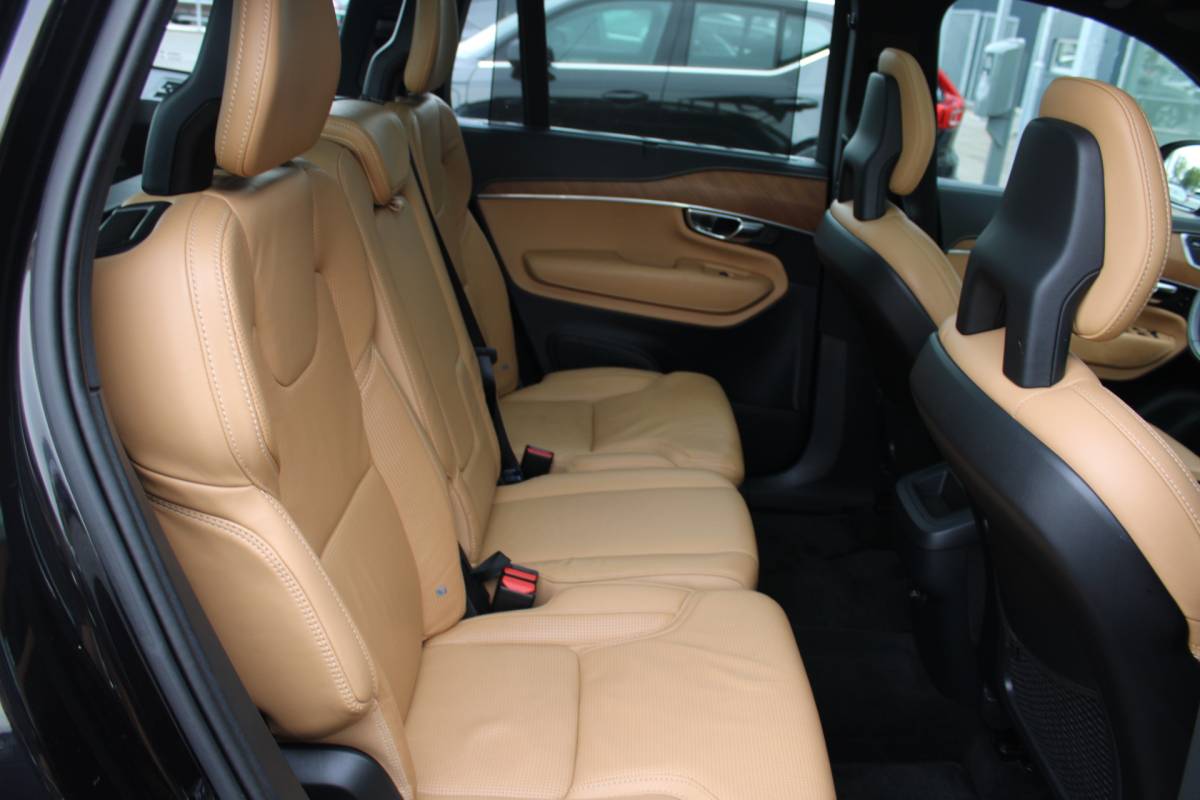 Volvo XC90 Volvo XC90 T5 AWD Inscription 7P. | Trekhaak | Head up | Schuif/kantel dak | Camera achter | Memory seats | Stoel & stuurverwarming | Stoelverkoeling |