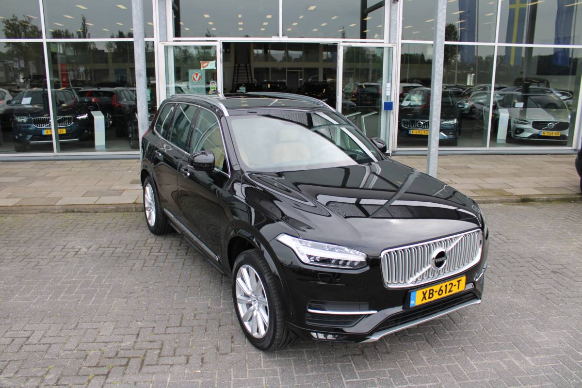 Volvo XC90 Volvo XC90 T5 AWD Inscription 7P. | Trekhaak | Head up | Schuif/kantel dak | Camera achter | Memory seats | Stoel & stuurverwarming | Stoelverkoeling |
