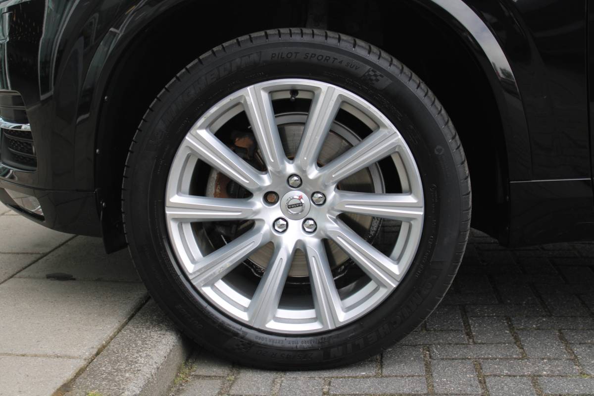 Volvo XC90 Volvo XC90 T5 AWD Inscription 7P. | Trekhaak | Head up | Schuif/kantel dak | Camera achter | Memory seats | Stoel & stuurverwarming | Stoelverkoeling |